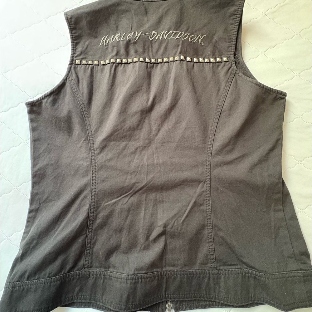 Harley-Davidson Gray Vest with Silver Accents - Picture 2 of 6